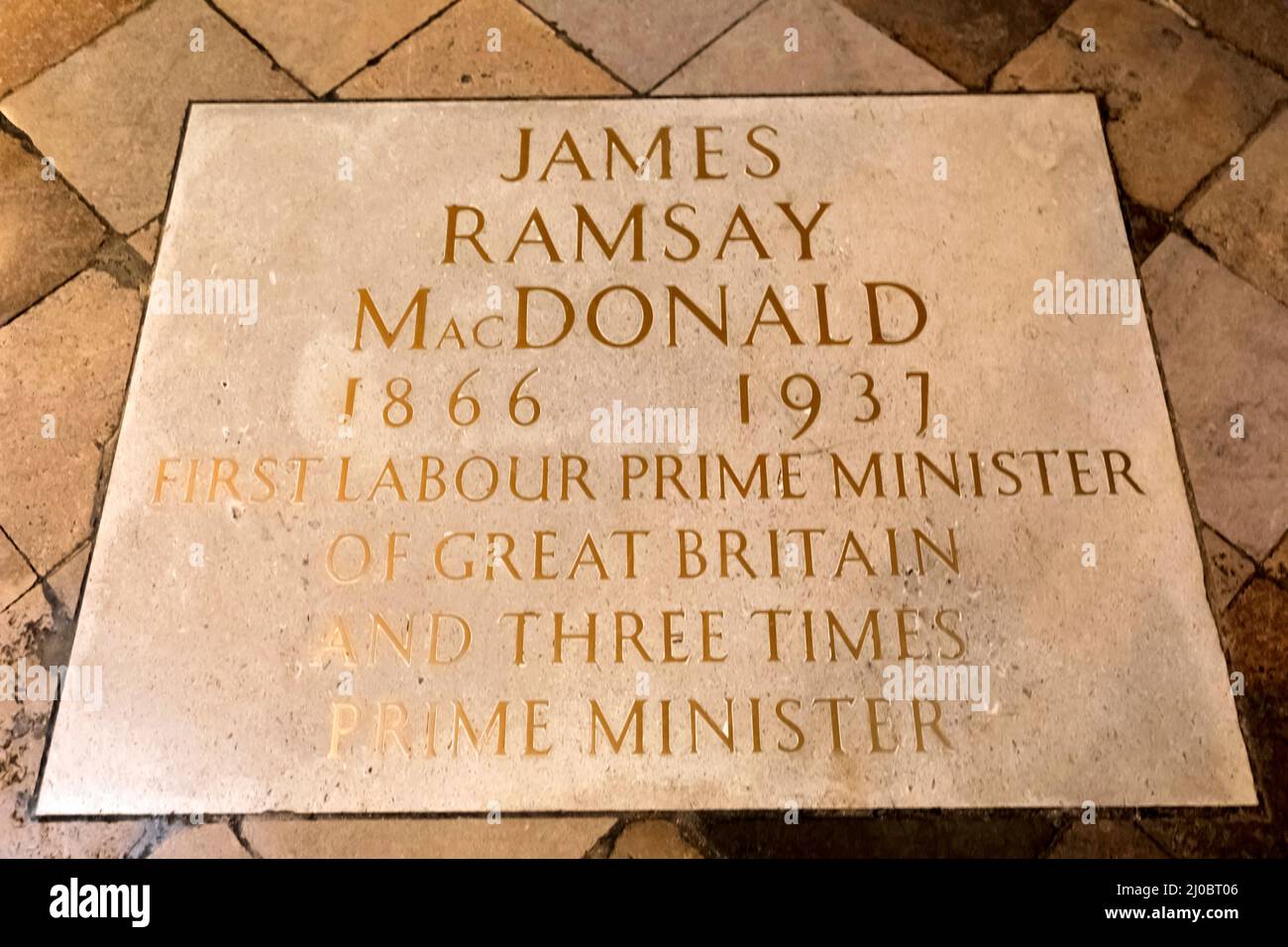 Inghilterra, Londra, Abbazia di Westminster, Memorial Stone di James Ramsay MacDonald il primo primo primo ministro laburista della Gran Bretagna Foto Stock