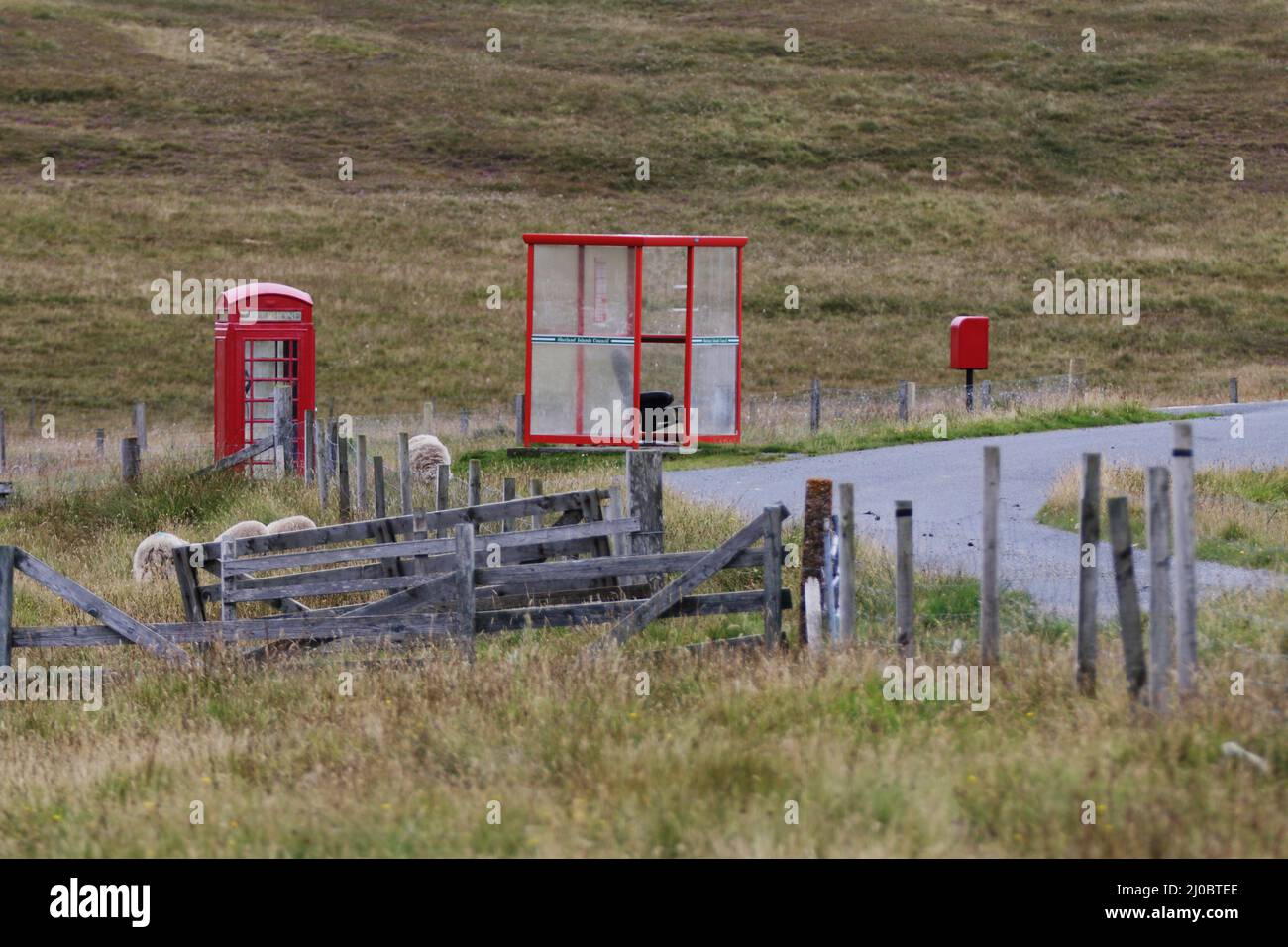 Rifugio pubblico per telefono e autobus, Unst, Isole Shetland, Scozia Foto Stock