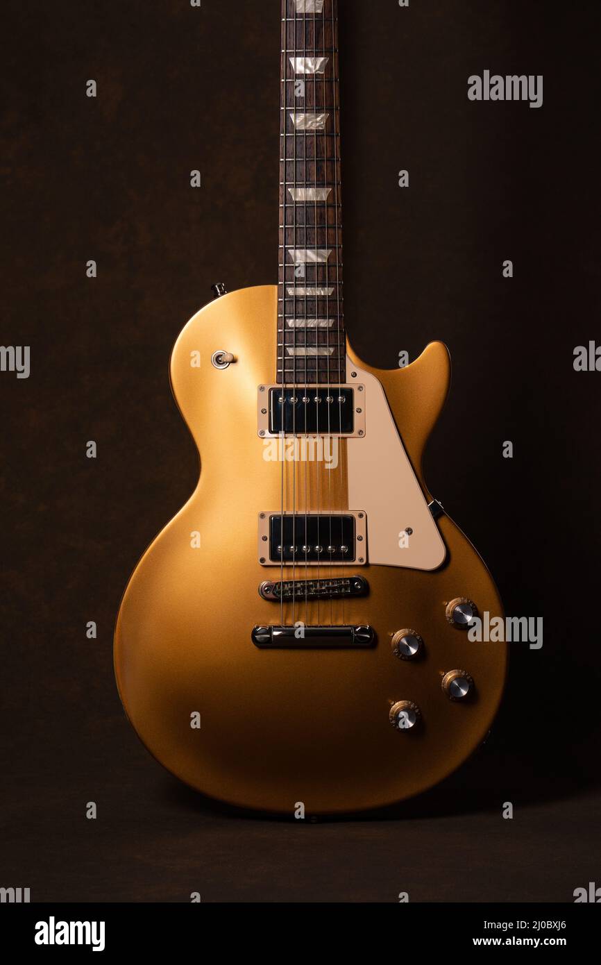 Top oro gibson les paul su rosso Foto Stock