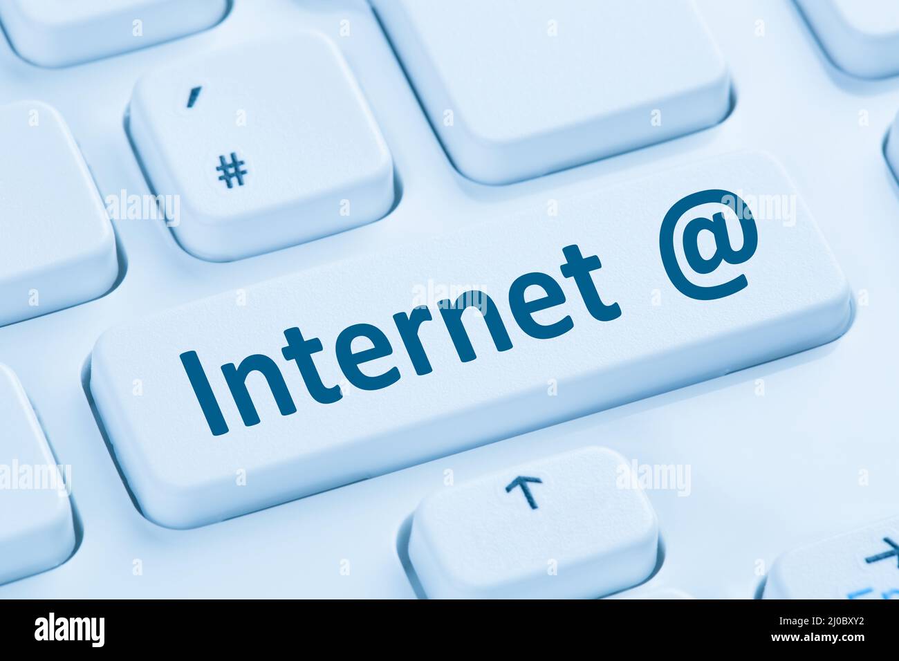 Internet pulsante online blau computer Tastatur Foto Stock