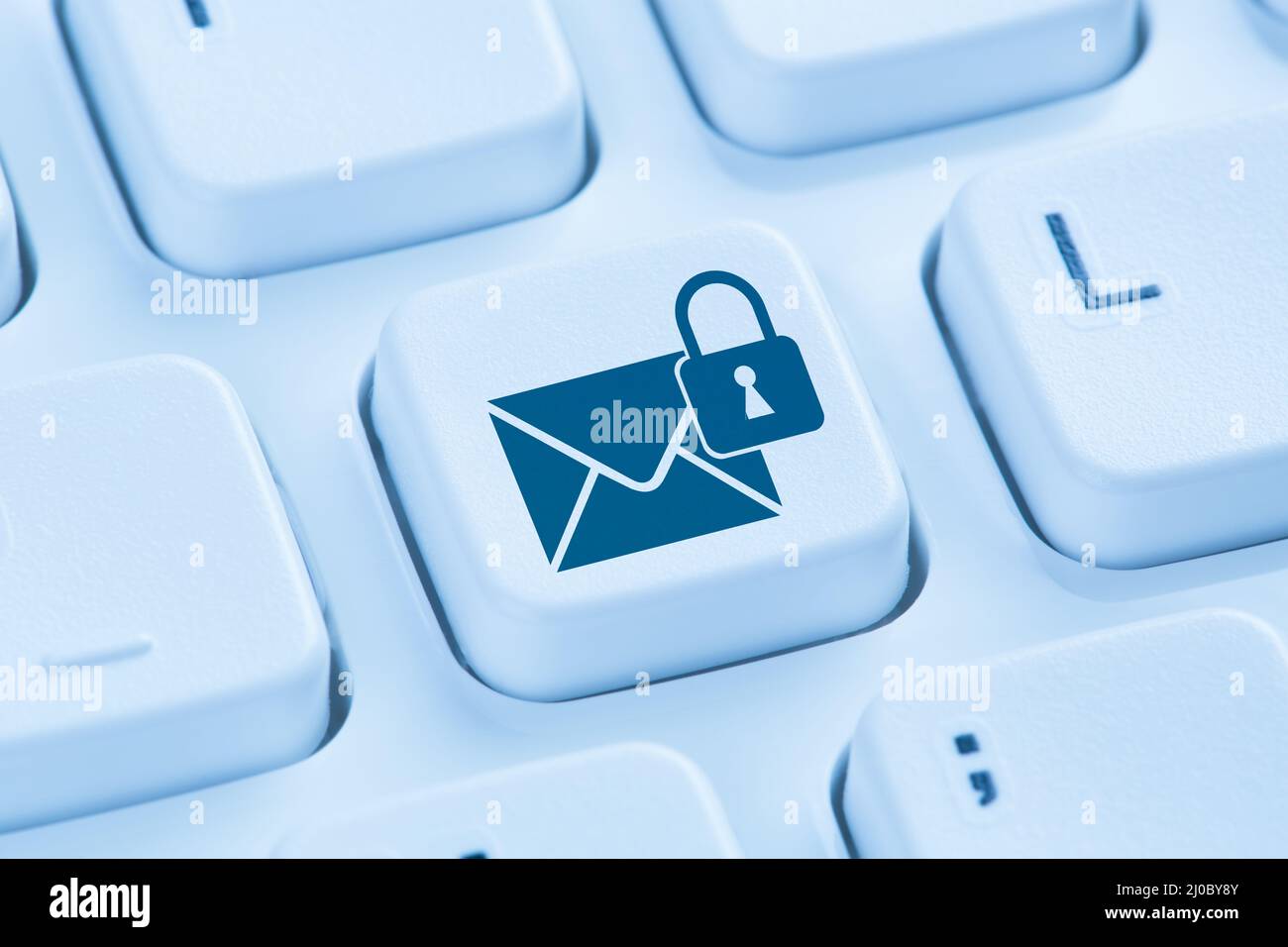 Invia e-mail protetta crittografata tastiera blu Internet computer Foto Stock