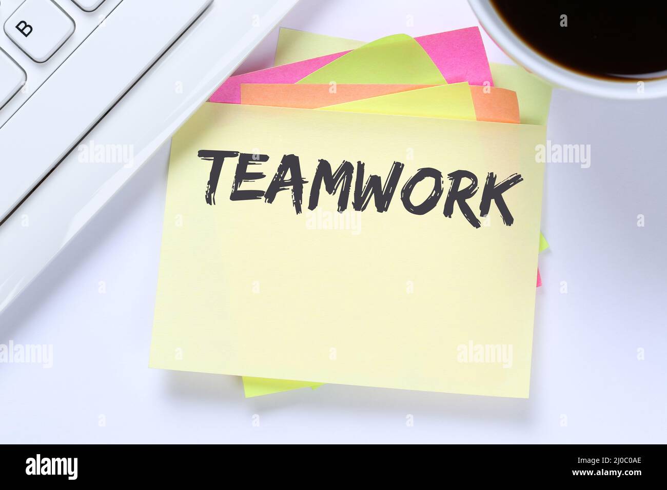 Il team di lavoro di squadra lavora insieme al business work Success desk Foto Stock