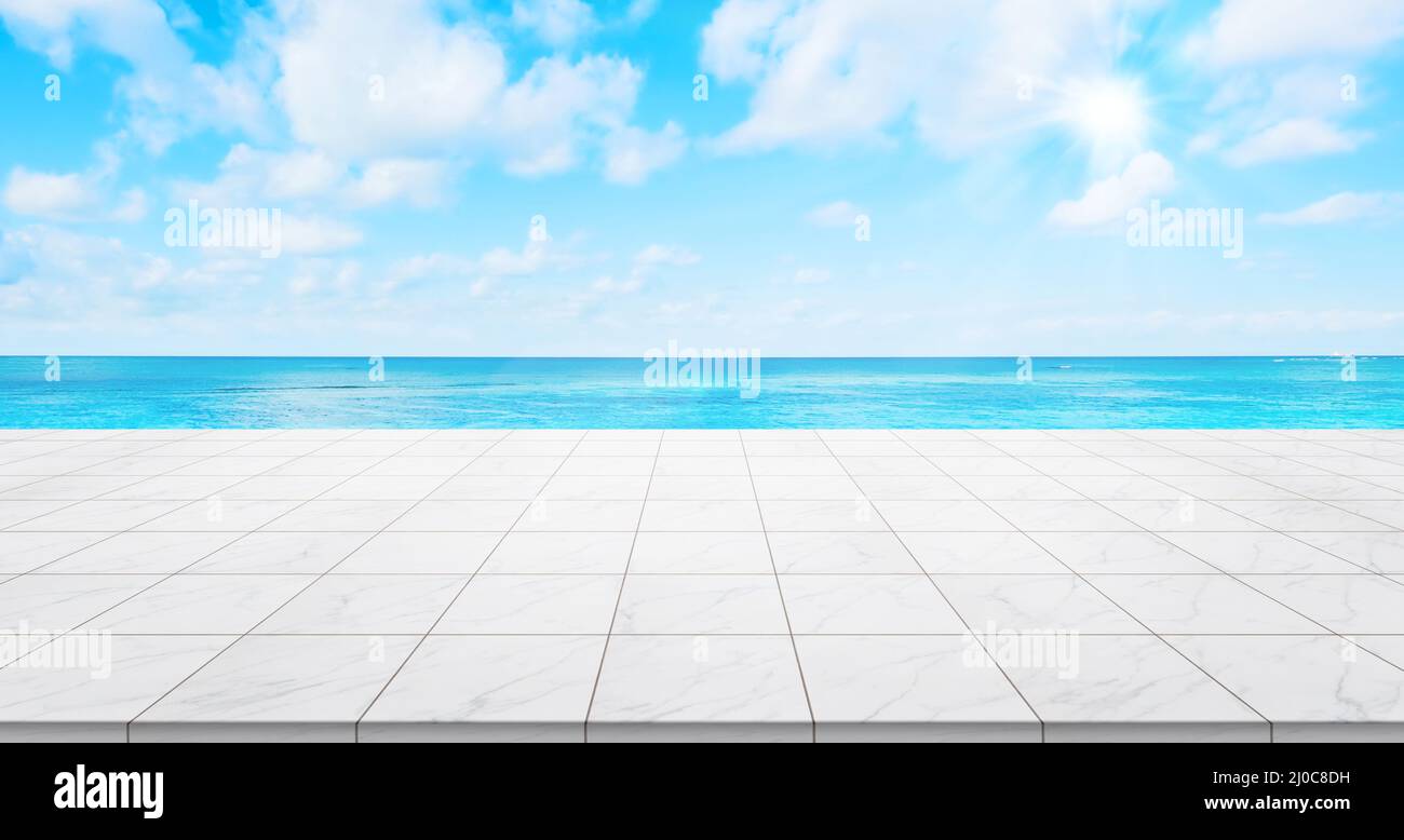 Business Concept - pavimento in marmo vuoto con vista panoramica dell'oceano sotto l'alba e cielo luminoso blu del mattino per esposizione o per il salmone Foto Stock