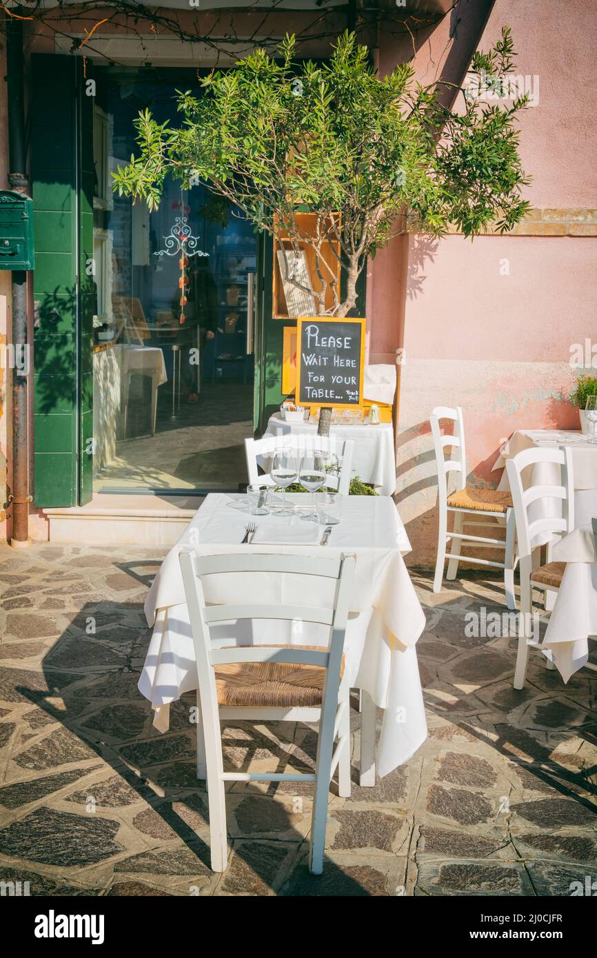 Piccoli posti a sedere romantici nella Venezia Italiana Foto Stock