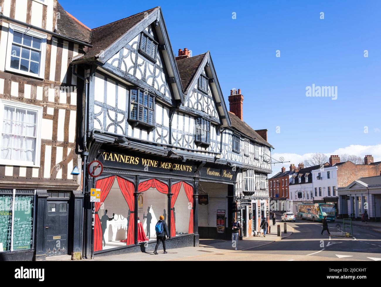 Conciatori Wine Merchants un commerciante di vino a conduzione familiare con bottiglie importate da tutto il mondo Shrewsbury Shropshire Inghilterra GB Europa Foto Stock