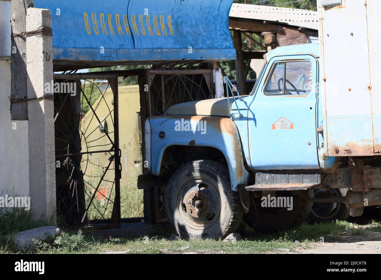 Vecchio camion, Grigorievka, Kirghizistan Foto Stock