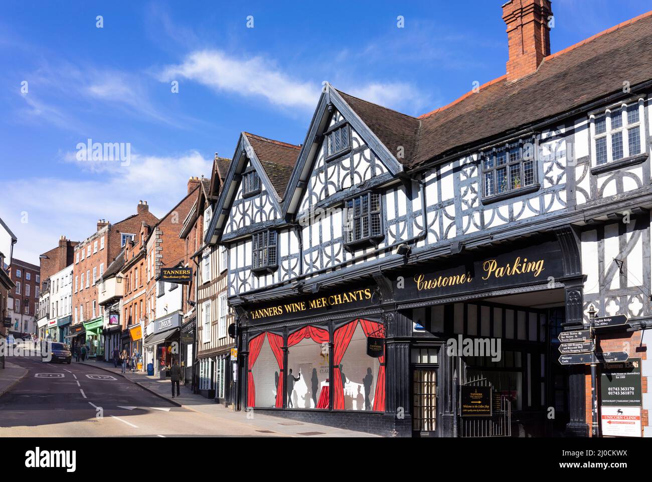 Conciatori Wine Merchants un commerciante di vino a conduzione familiare con bottiglie importate da tutto il mondo Shrewsbury Shropshire Inghilterra GB Europa Foto Stock