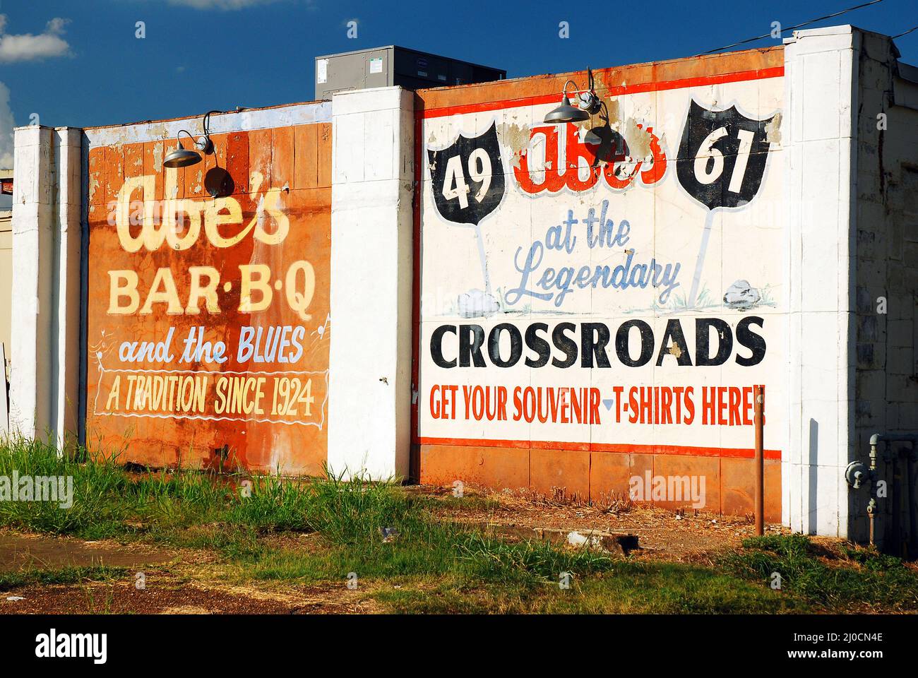 Cartelloni storici sono un lotto vuoto a Clarksdale, Mississippi Foto Stock