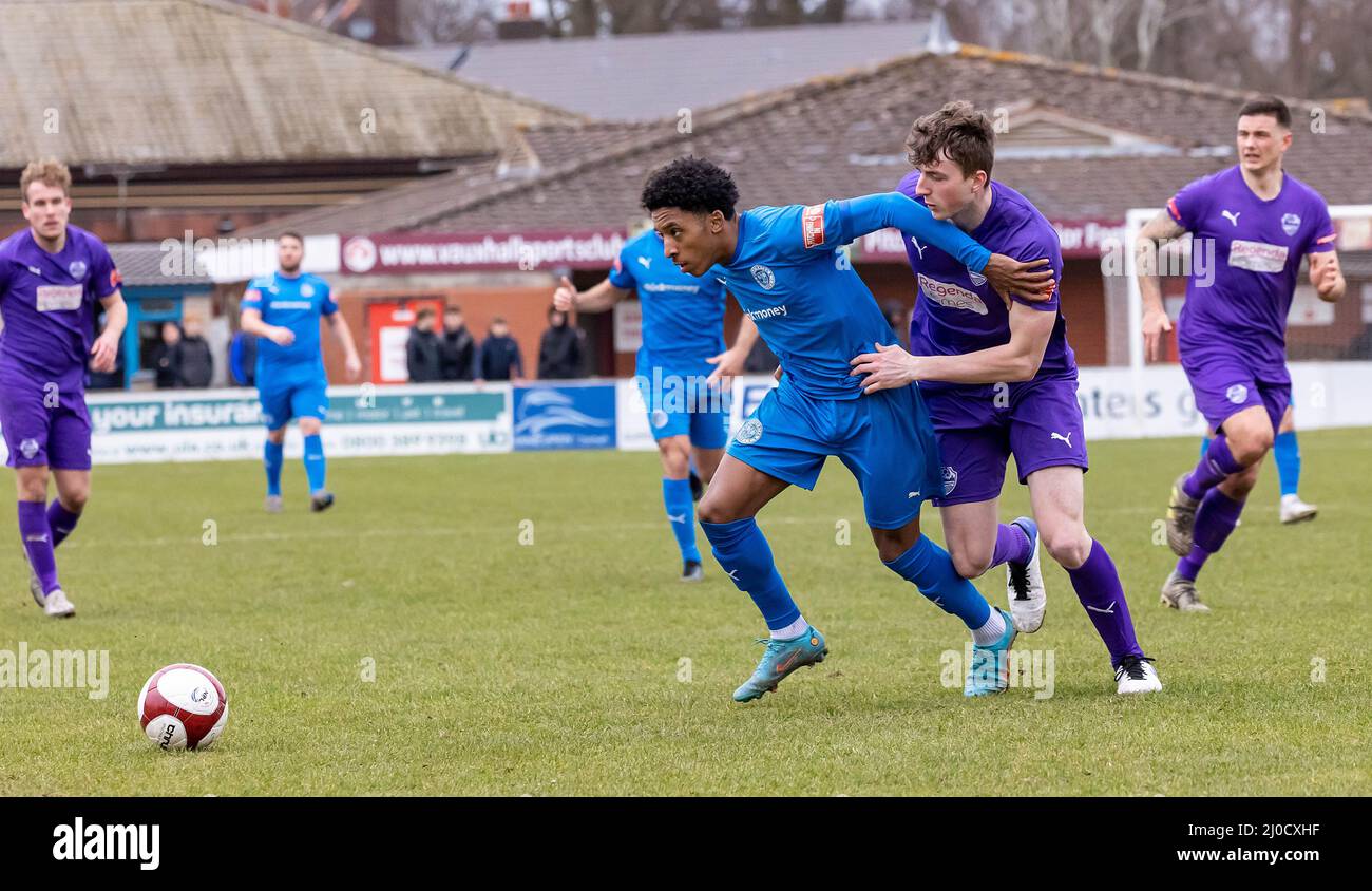 Il City of Liverpool FC ha ospitato il Warrington Rylands 1906 FC all'Eupen Arena, Ellesmere Port, per una partita non di campionato della stagione 2021-2022. Kane Dru Foto Stock