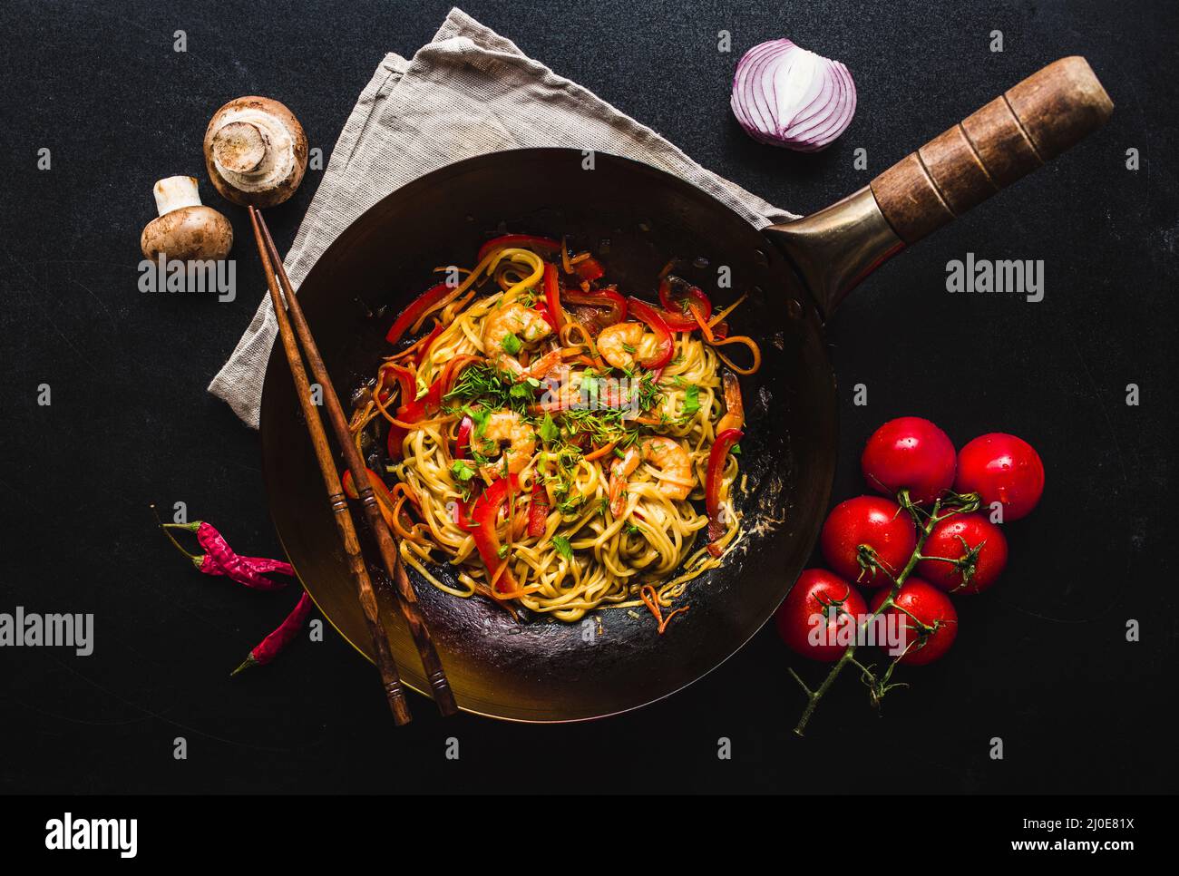 Friggere le tagliatelle Foto Stock