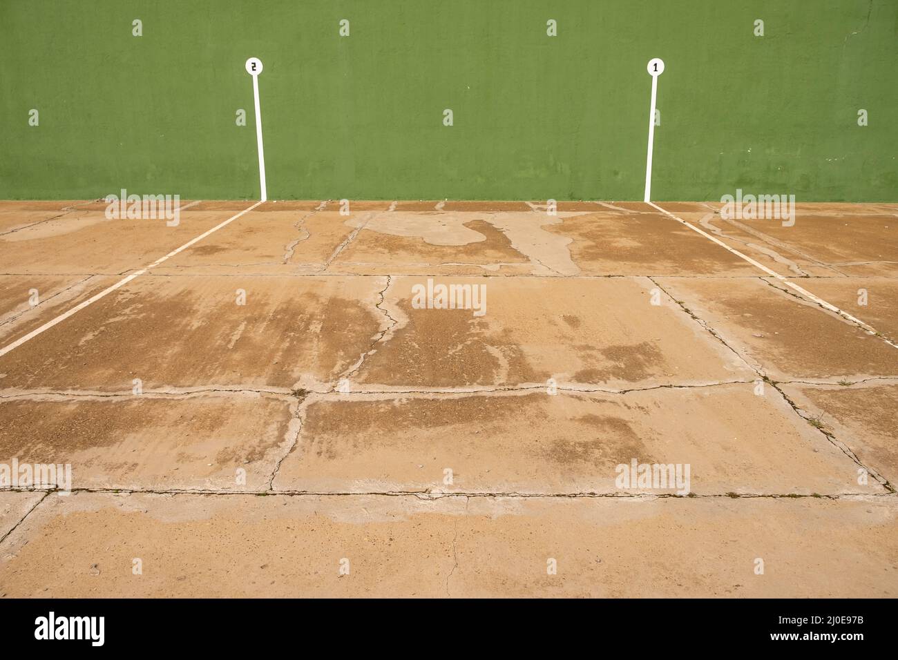 Campo di Fronton per praticare sport al coperto come pelota basca e tennis  frontale Foto stock - Alamy