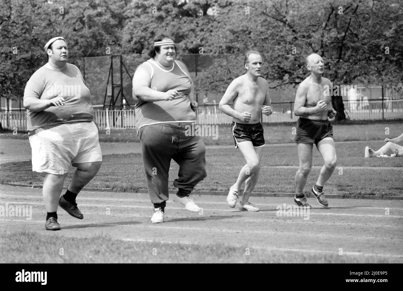 Jogger-nauts: John Robinson scrittore sportivo con Colin Taylor jogging a Battersea Park. Maggio 1979 78-2550-021 Foto Stock