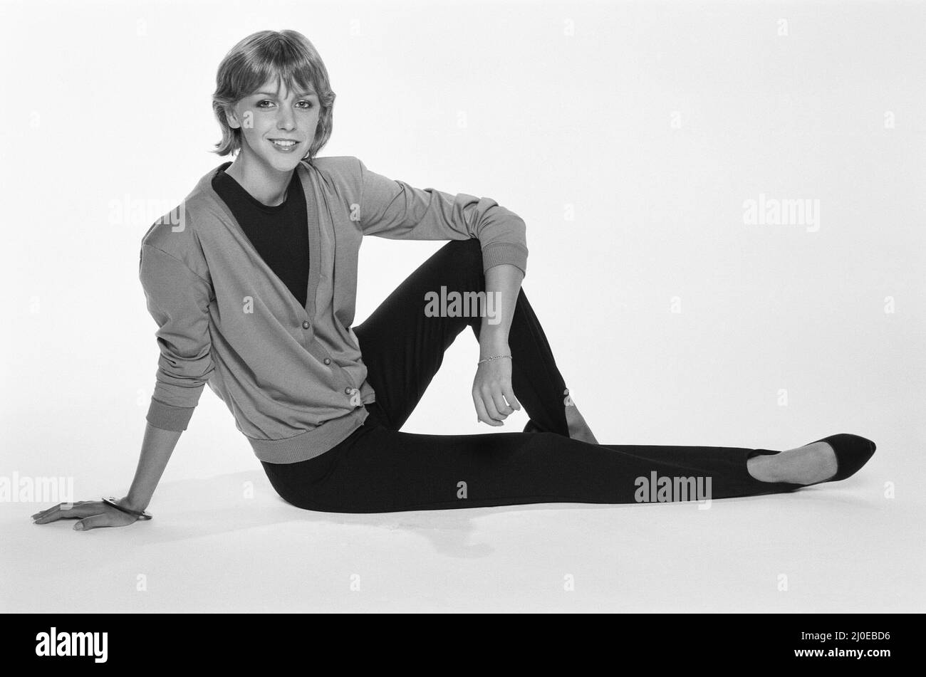 Leslie Ash, protagonista del film Quadrofenia, scritto dall'OMS, che è la storia di Mod and Rockers nel 1960s, visto qui in una quadrofenia fashion feature del 1979 per il Daily Mirror. Leslie Ash gioca il protagonista Steph nel film. In questa particolare immagine messa a punto non conosciamo i progettisti di vestiti ma veda altre immagini in questo insieme dove Leslie e la co-stella Phil Davis sta portando un Top Fred Perry con le maniche corte £9,99, parka nera di nylon, £12,99. E dove Leslie Ash indossa una tuta £9,95 e una parka viola scamosciata £125. Tutti i prezzi sono 1979. Foto scattata il 16th agosto 1979 Foto Stock