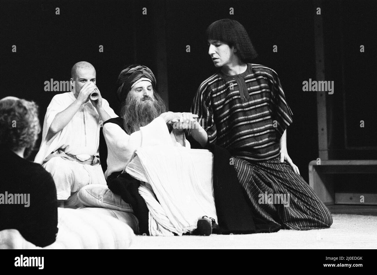 Un giovane Alan Rickman (all'estrema destra) di Antony e Cleopatra alla RSC di Stratford diretto da Peter Brook. 3rd ottobre 1978 Foto Stock