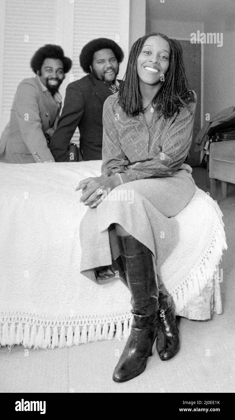 Rose Royce, American soul band, attualmente in tour nel Regno Unito, 28th settembre 1978. Attualmente sono al numero 3 nelle classifiche con "Love Do't Live here anymore". In primo piano , il cantante Gwen Dickey Foto Stock