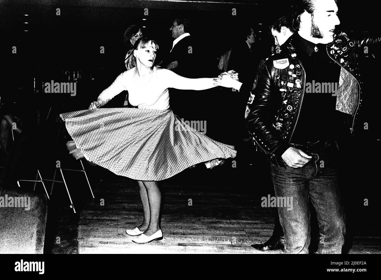 I ballerini Rock and Roll sbattono sulla pista da ballo in occasione di un concerto di Jerry Lee Lewis alla Mayfair Ballroom il 14th febbraio 1980 Foto Stock