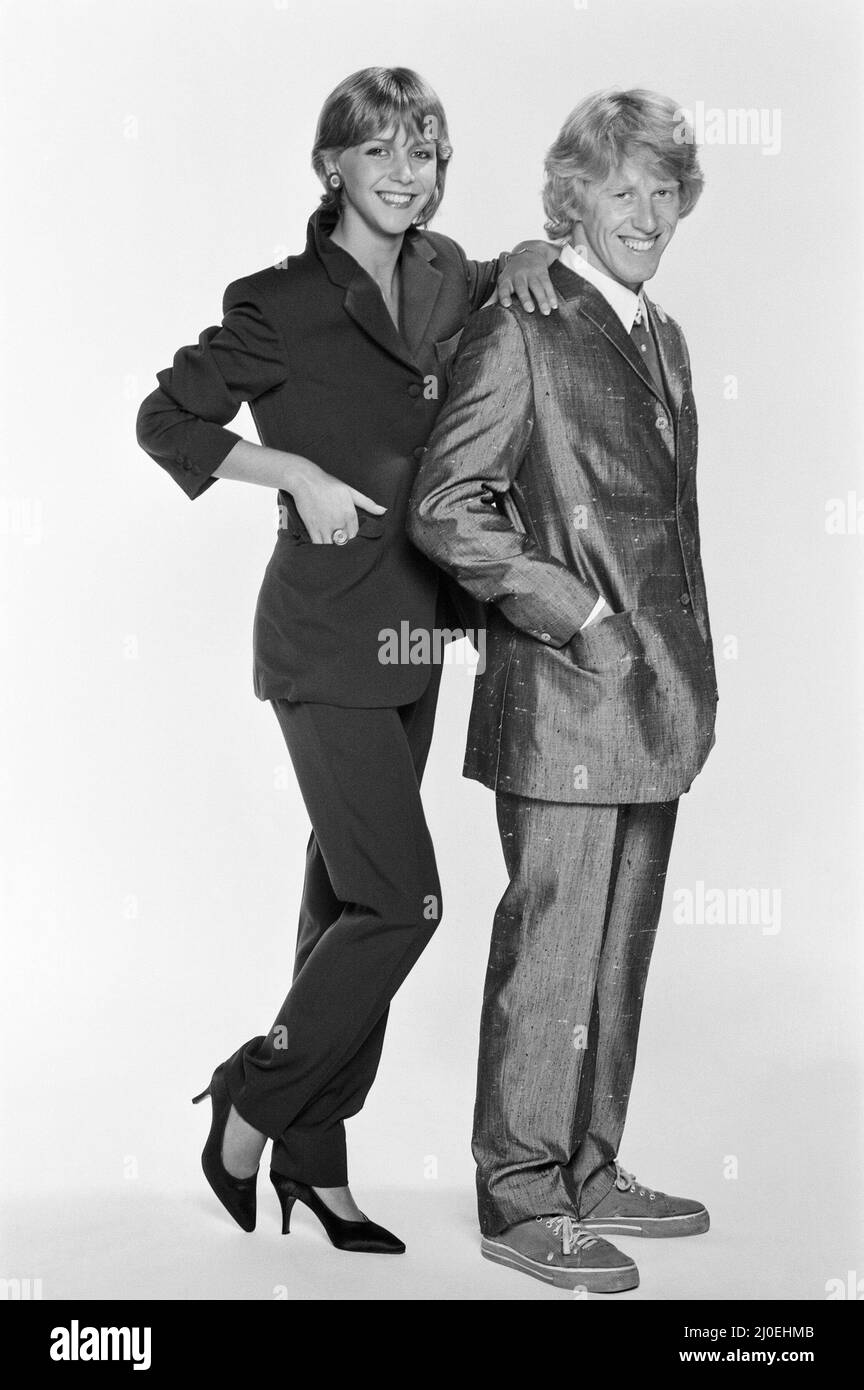 Leslie Ash e Phil Davis, protagonista del film Quadrofenia, scritto dall'OMS, che è la storia di Mod e Rockers nel 1960s, visto qui in una caratteristica di moda Quadrofenia del 1979 per il Daily Mirror. Phil Davis suona il calcido e Leslie Ash suona il protagonista Steph nel film. In questa immagine particolare imposta i progettisti di vestiti non sono id'd, ma veda altre immagini in questo insieme dove Phil Davis sta portando una parte superiore Fred Perry con le maniche corte £9,99, parka nera di nylon, £12,99. E dove Leslie Ash indossa una tuta £9,95 e una parka viola scamosciata £125. Tutti i prezzi sono 1979. Immagine Tak Foto Stock