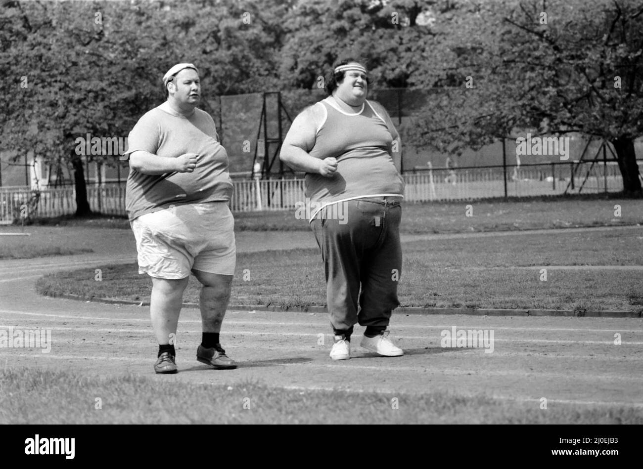 Jogger-nauts: John Robinson scrittore sportivo con Colin Taylor jogging a Battersea Park. Maggio 1979 78-2550-022 Foto Stock