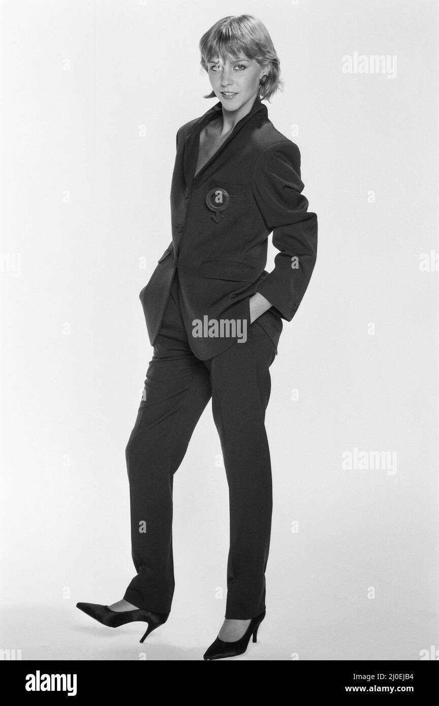 Leslie Ash, protagonista del film Quadrofenia, scritto dall'OMS, che è la storia di Mod and Rockers nel 1960s, visto qui in una quadrofenia fashion feature del 1979 per il Daily Mirror. Leslie Ash gioca il protagonista Steph nel film. In questa particolare immagine messa a punto non conosciamo i progettisti di vestiti ma veda altre immagini in questo insieme dove Leslie e la co-stella Phil Davis sta portando un Top Fred Perry con le maniche corte £9,99, parka nera di nylon, £12,99. E dove Leslie Ash indossa una tuta £9,95 e una parka viola scamosciata £125. Tutti i prezzi sono 1979. Foto scattata il 16th agosto 1979 Foto Stock