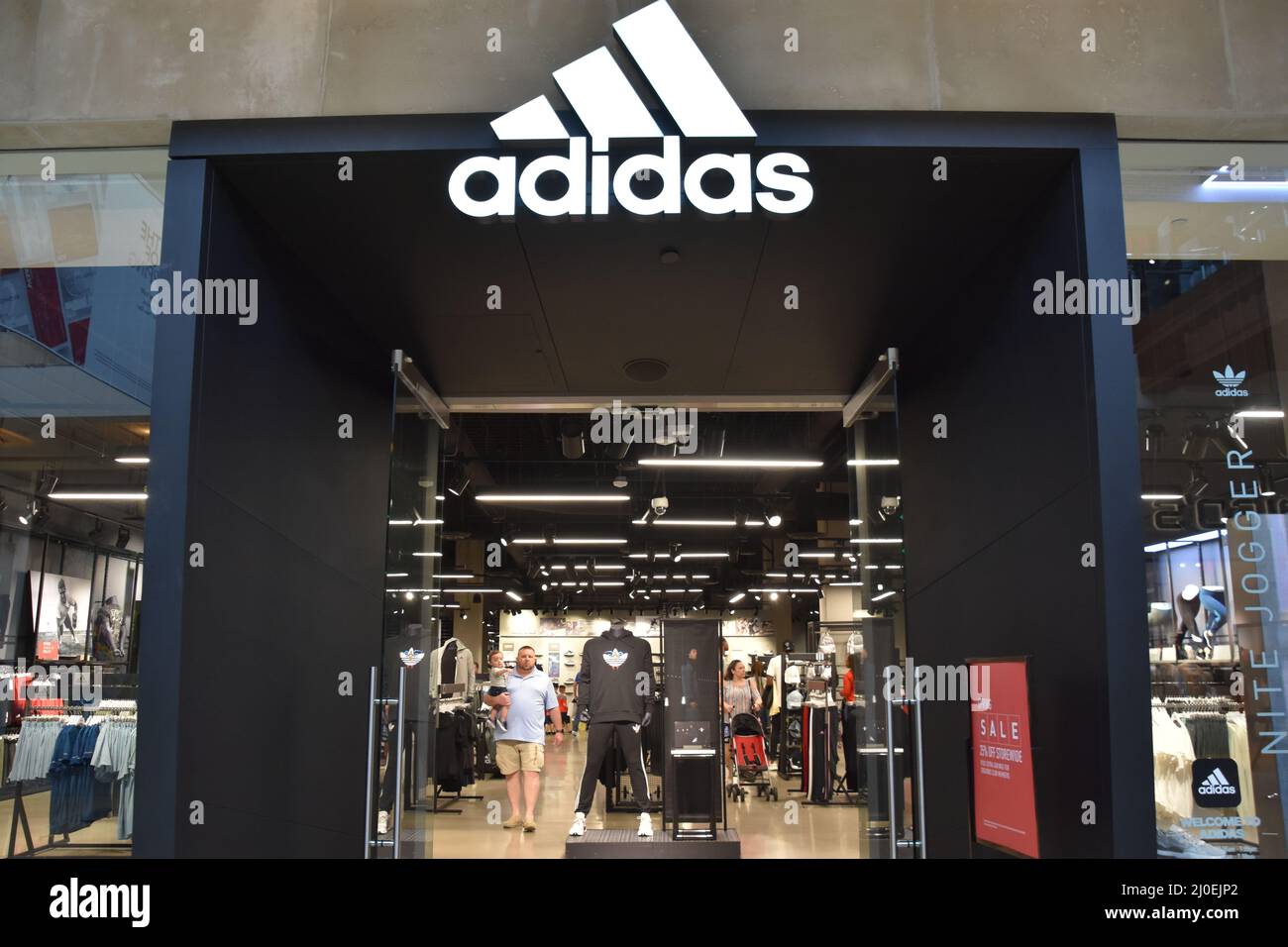 Negozio Adidas presso il centro commerciale Galleria di Houston, Texas Foto  stock - Alamy