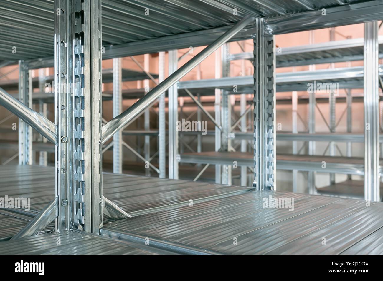 Magazzino vuoto cremagliere Foto Stock