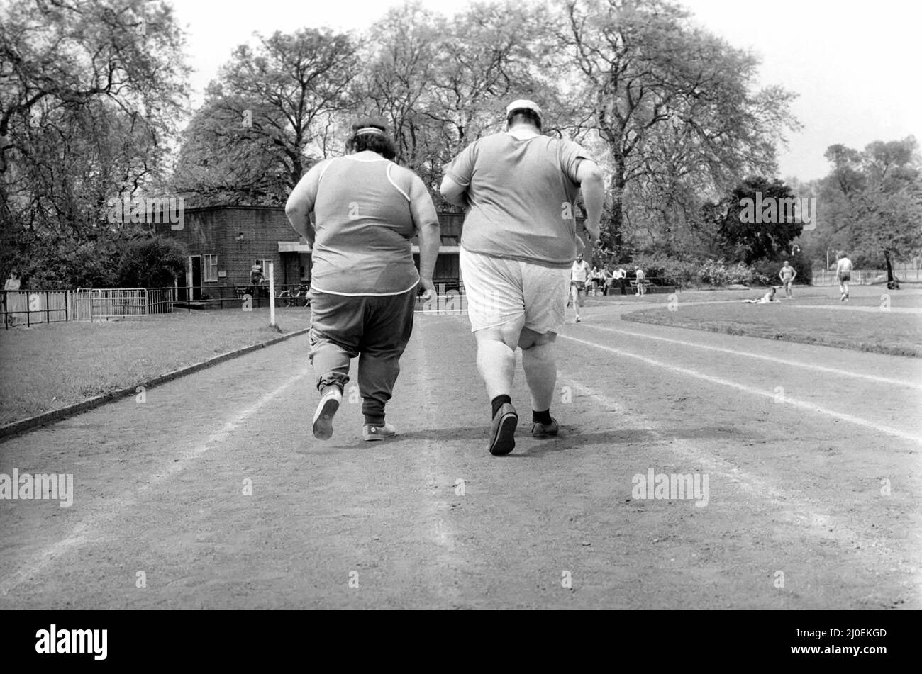Jogger-nauts: John Robinson scrittore sportivo con Colin Taylor jogging a Battersea Park. Maggio 1979 78-2550-019 Foto Stock