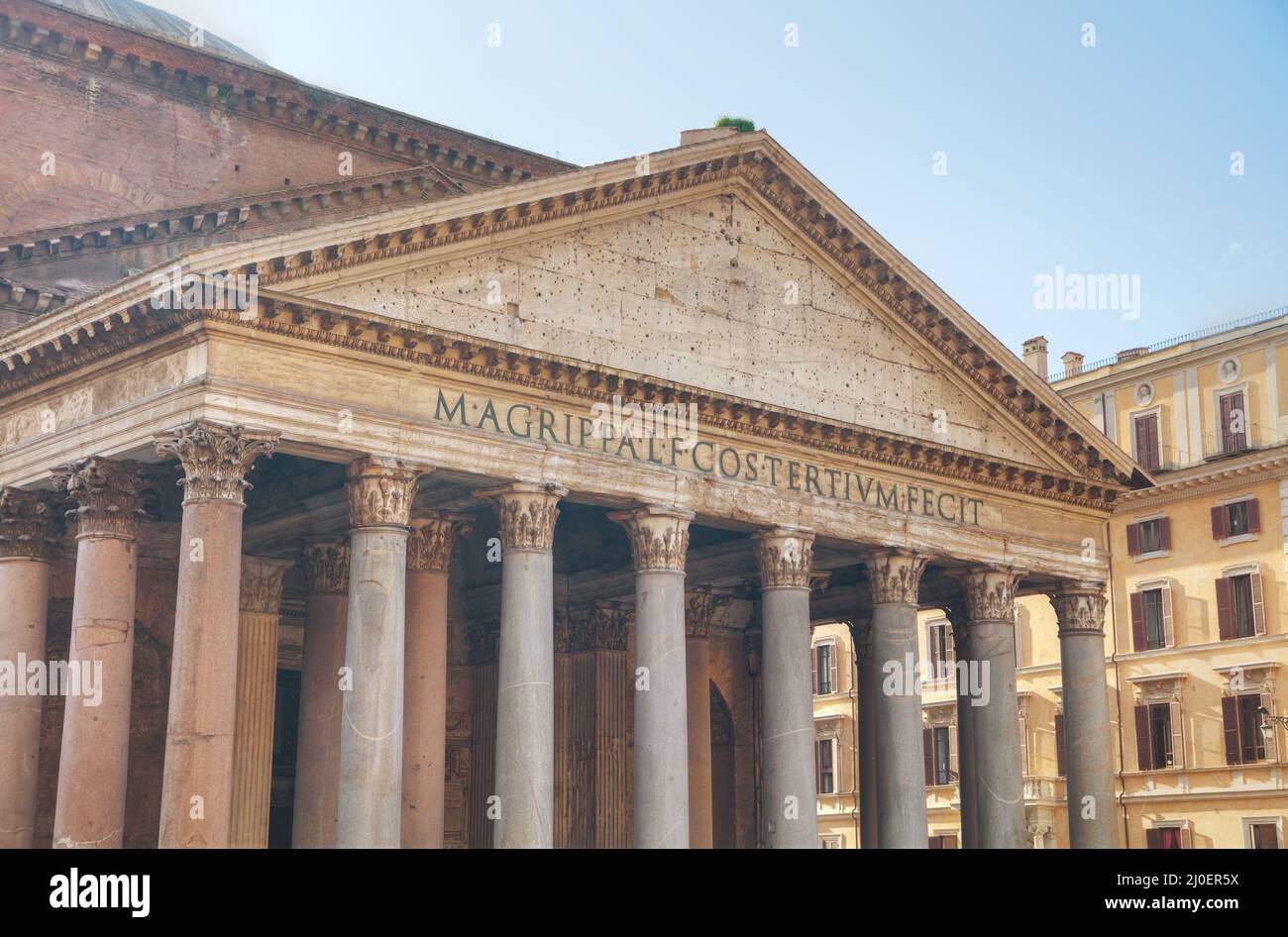 Facciata Antheon da vicino a Piazza della rotonda di Roma Foto Stock