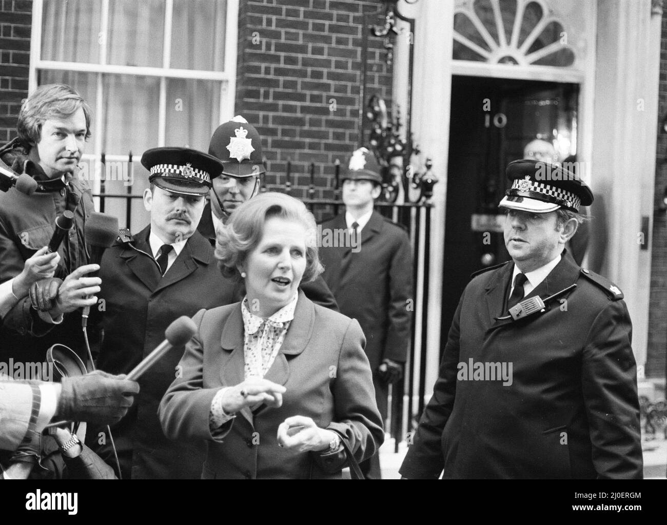 Margaret Thatcher entra nel numero 10 Downing Street dopo la sua storica vittoria elettorale, diventando la prima donna del primo ministro britannico. 4th maggio 1979 Foto Stock