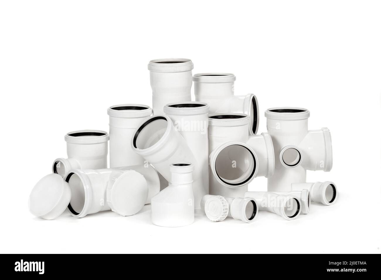 Raccordi idraulici in metallo-plastica, adattatori, connettori maschio isolati su sfondo bianco. Foto Stock