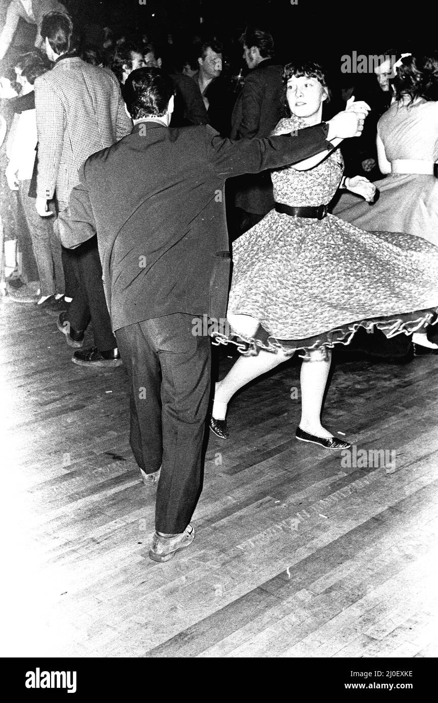 I ballerini Rock and Roll sbattono sulla pista da ballo in occasione di un concerto di Jerry Lee Lewis alla Mayfair Ballroom il 14th febbraio 1980 Foto Stock