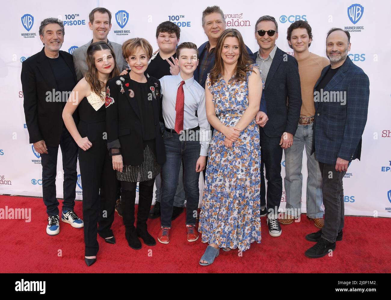 (LR) GIOVANE SHELDON Cast & Crew Chuck Lorre, Matt Hobby, Raegan