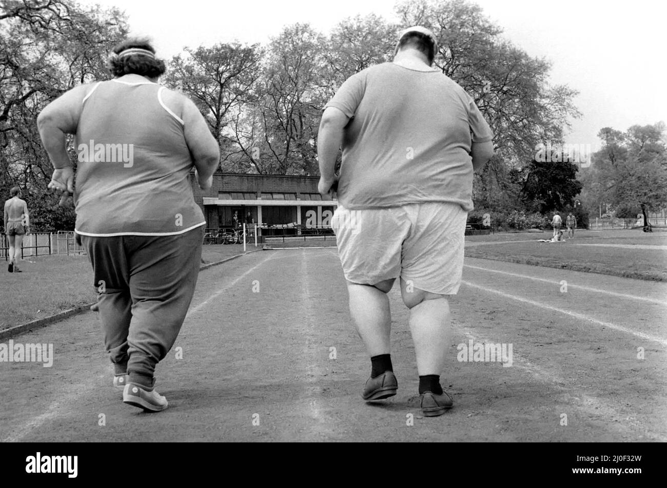 Jogger-nauts: John Robinson scrittore sportivo con Colin Taylor jogging a Battersea Park. Maggio 1979 78-2550-018 Foto Stock