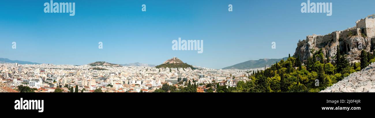 Vista panoramica della città di Atene in Grecia dalla collina dell'Acropoli Foto Stock