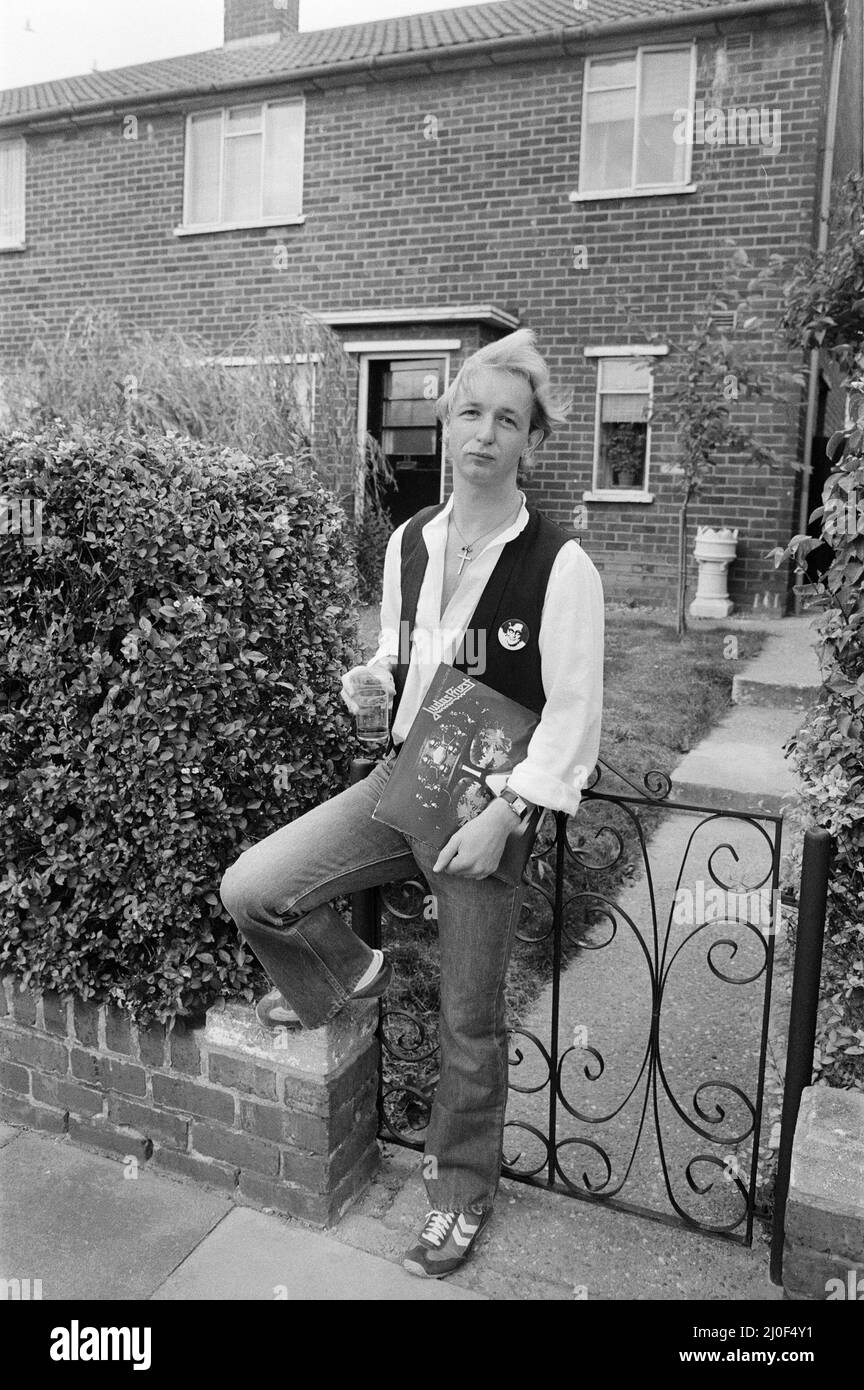 Rob Halford, membro del gruppo di rocce pesanti Judas Priest, raffigurato in casa, il 23rd luglio 1979. Foto Stock