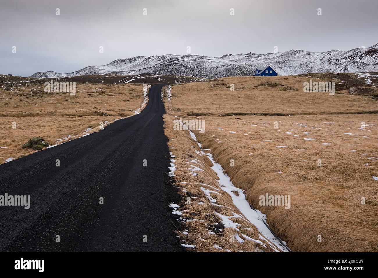 Rurale vuota strada invernale Islanda Foto Stock
