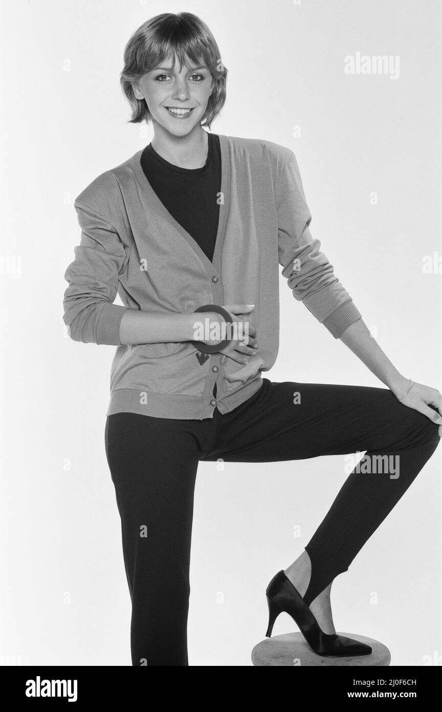 Leslie Ash, protagonista del film Quadrofenia, scritto dall'OMS, che è la storia di Mod and Rockers nel 1960s, visto qui in una quadrofenia fashion feature del 1979 per il Daily Mirror. Leslie Ash gioca il protagonista Steph nel film. In questa particolare immagine messa a punto non conosciamo i progettisti di vestiti ma veda altre immagini in questo insieme dove Leslie e la co-stella Phil Davis sta portando un Top Fred Perry con le maniche corte £9,99, parka nera di nylon, £12,99. E dove Leslie Ash indossa una tuta £9,95 e una parka viola scamosciata £125. Tutti i prezzi sono 1979. Foto scattata il 16th agosto 1979 Foto Stock