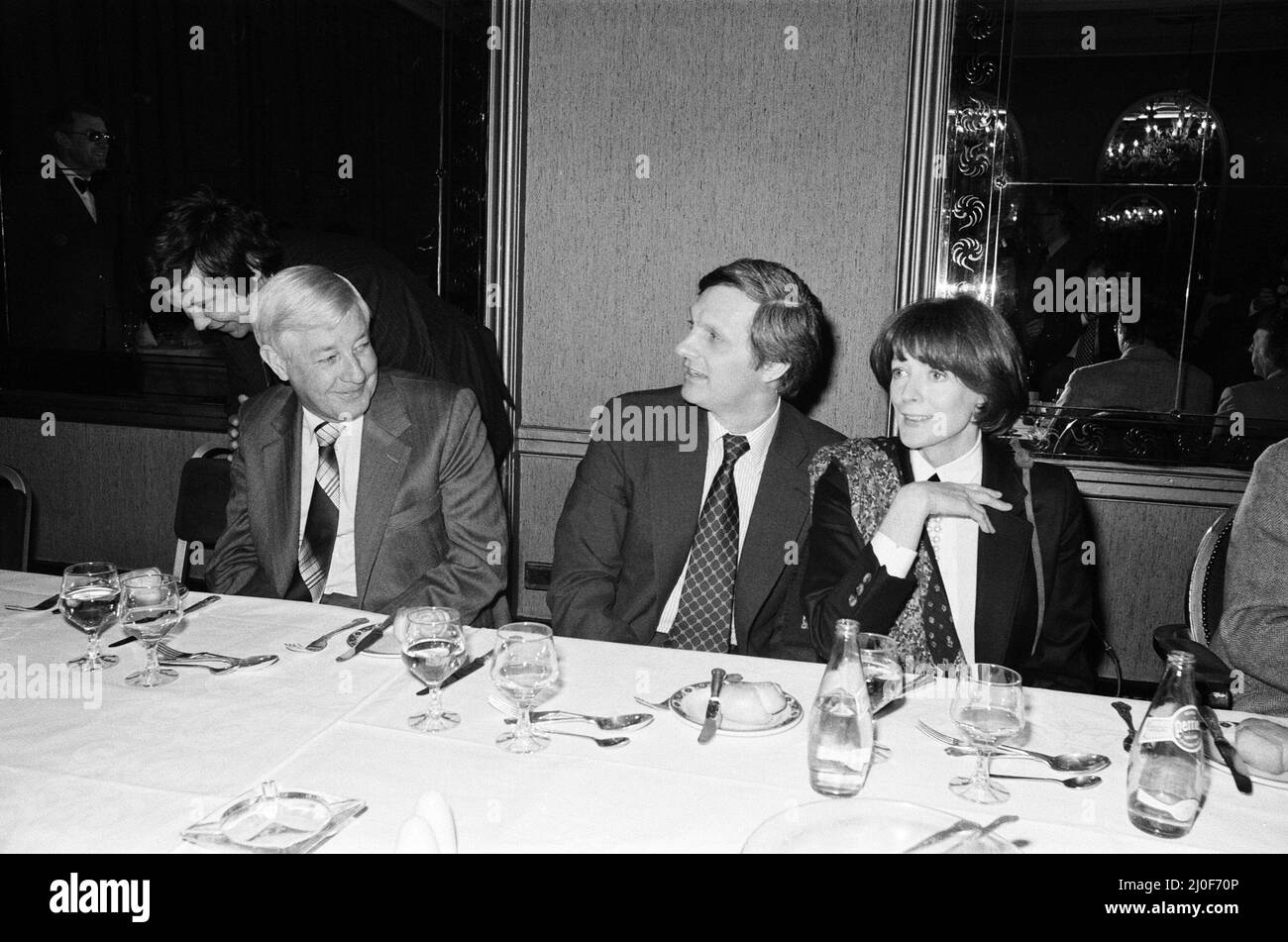 Maggie Smith e Alan Alda sono state illustrate in una conferenza stampa per la Royal Film Performance che si terrà in serata al Teatro Odeon di Leicester Square. Il film reale è California Suite e inizia Alan Alda, e Maggie Smith. 19th marzo 1979. Foto Stock