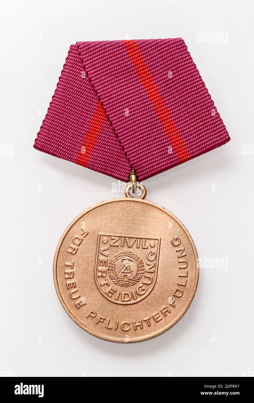Primo piano di un ordine, di un badge o di una medaglia del periodo GDR. Foto Stock