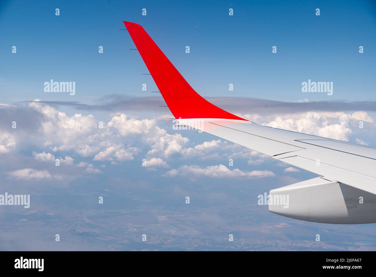 Vista dall'aereo sopra le nuvole - viaggio di vacanza Foto Stock