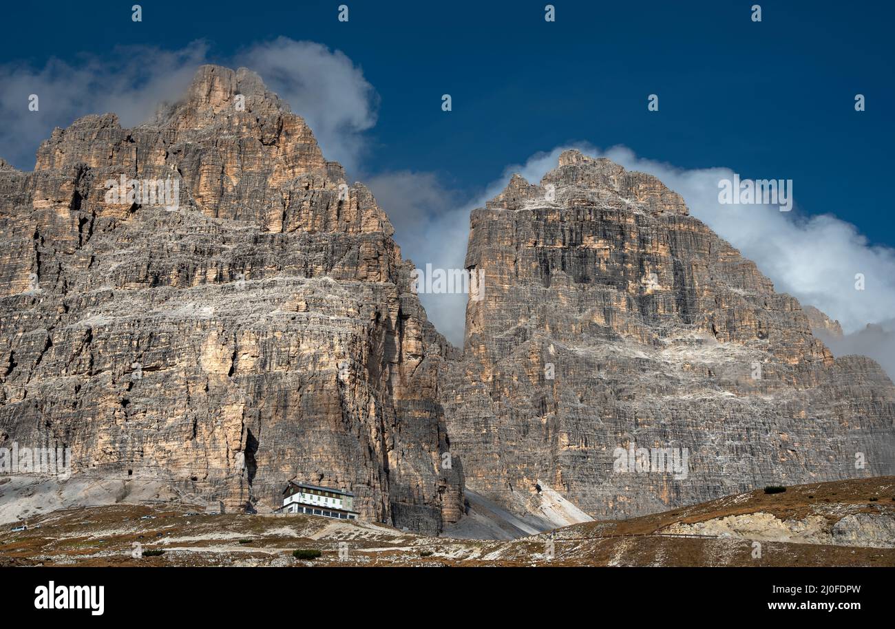 Paesaggio montano delle pittoresche Dolomiti nelle tre Cime in Alto Adige. Foto Stock