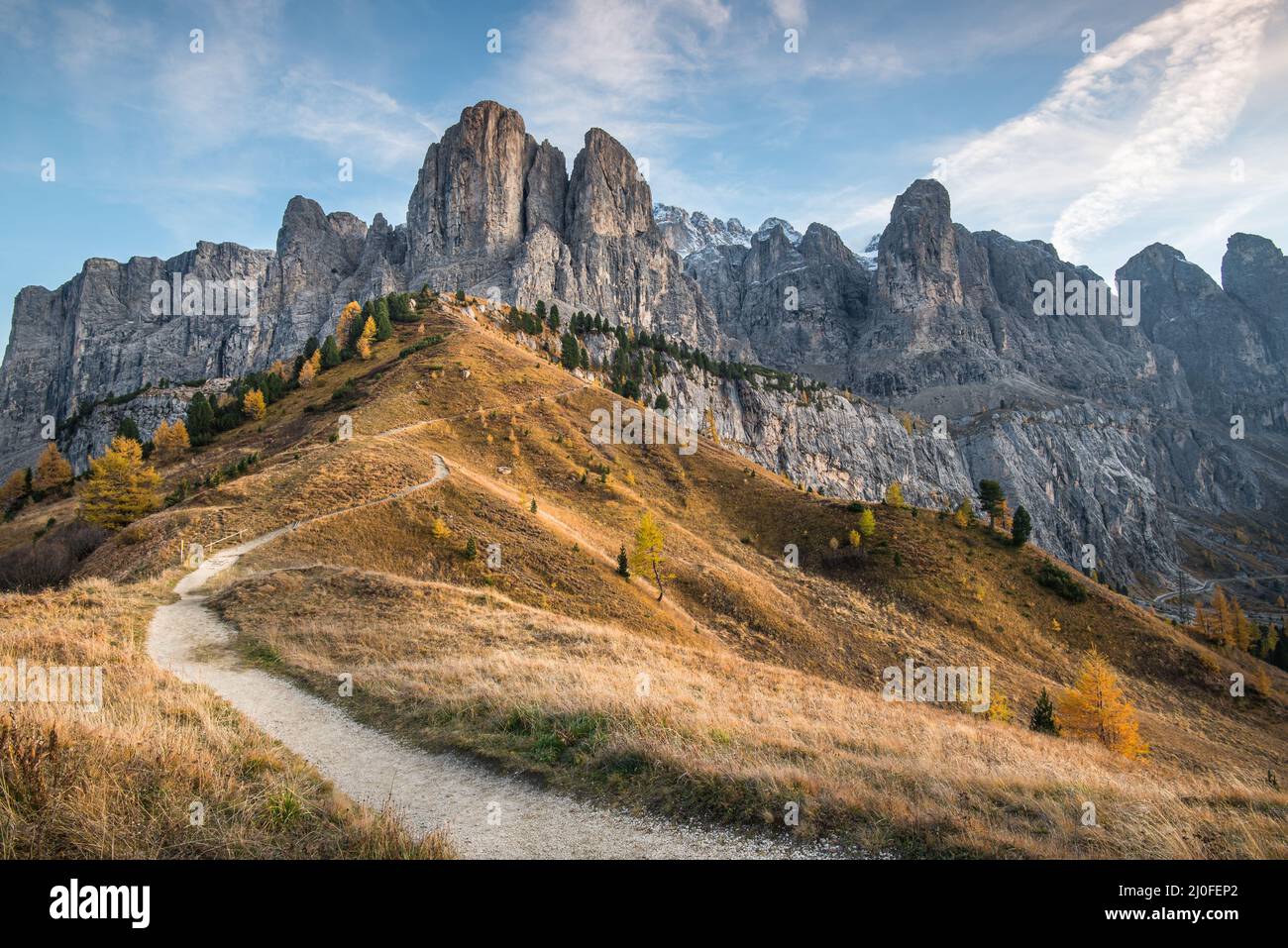 Paesaggio montano delle pittoresche Dolomiti del Passo Gardena in Alto Adige. Foto Stock