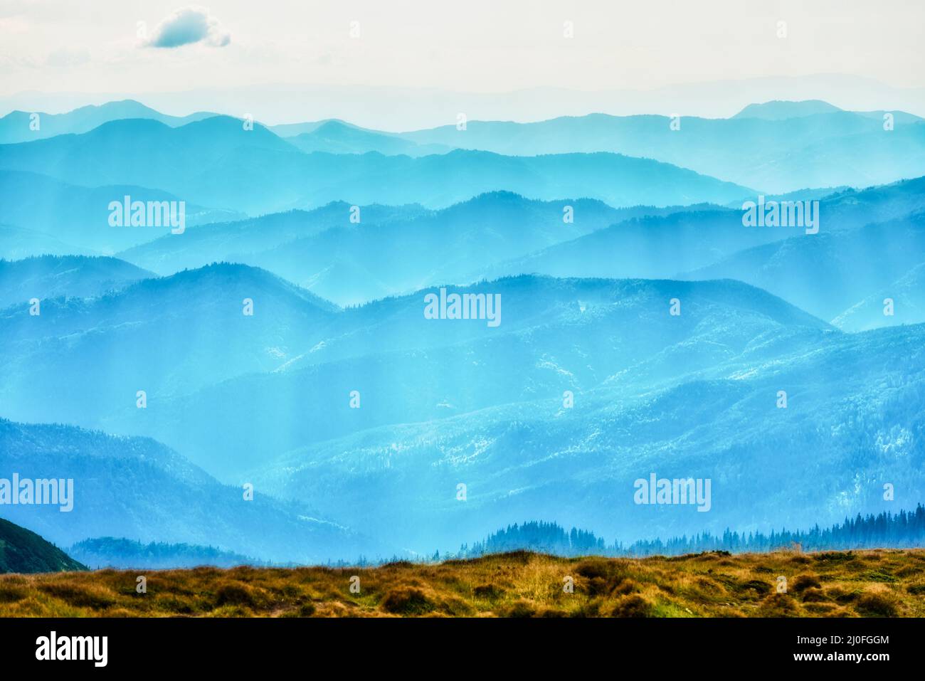 Blu montagne paesaggio naturale Foto Stock