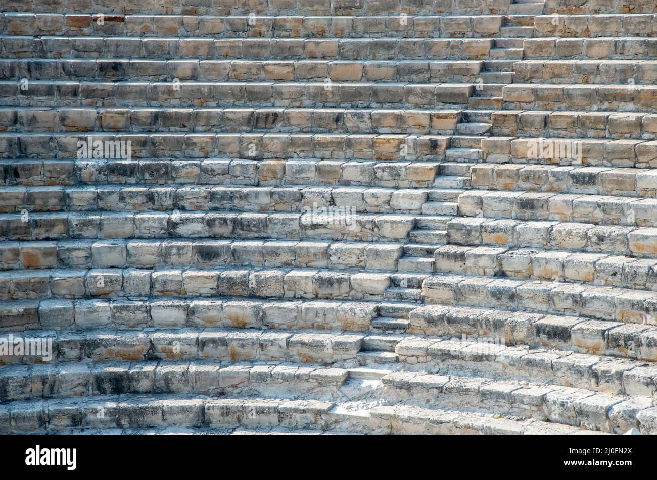 Passi vuoti e sedute di un palcoscenico da un antico anfiteatro Foto Stock