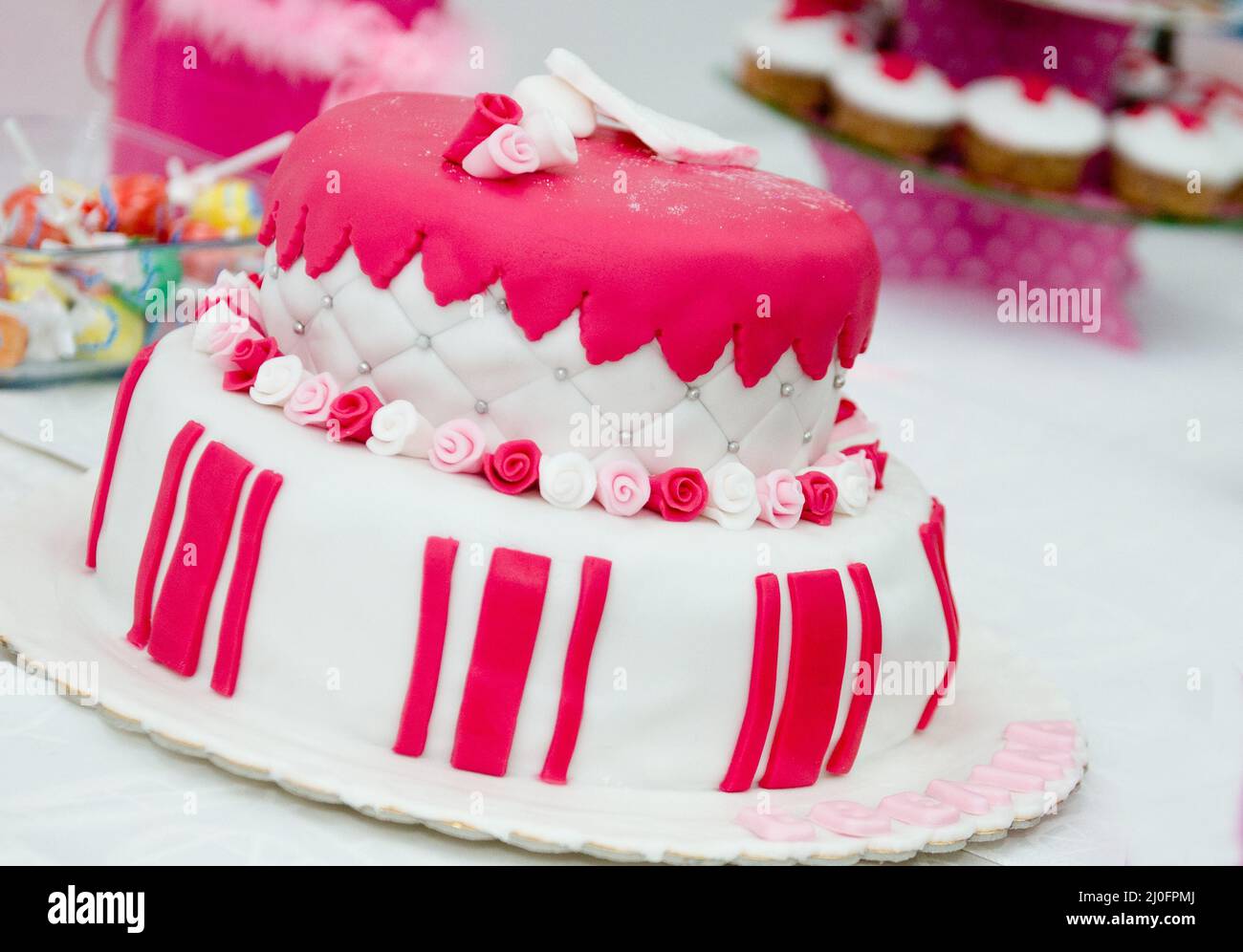 Torta di compleanno dolce e deliziosa Foto Stock