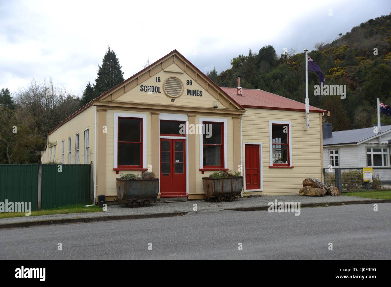 La scuola storica di costruzione di miniere a Reefton, Nuova Zelanda, 6 settembre 2021 Foto Stock