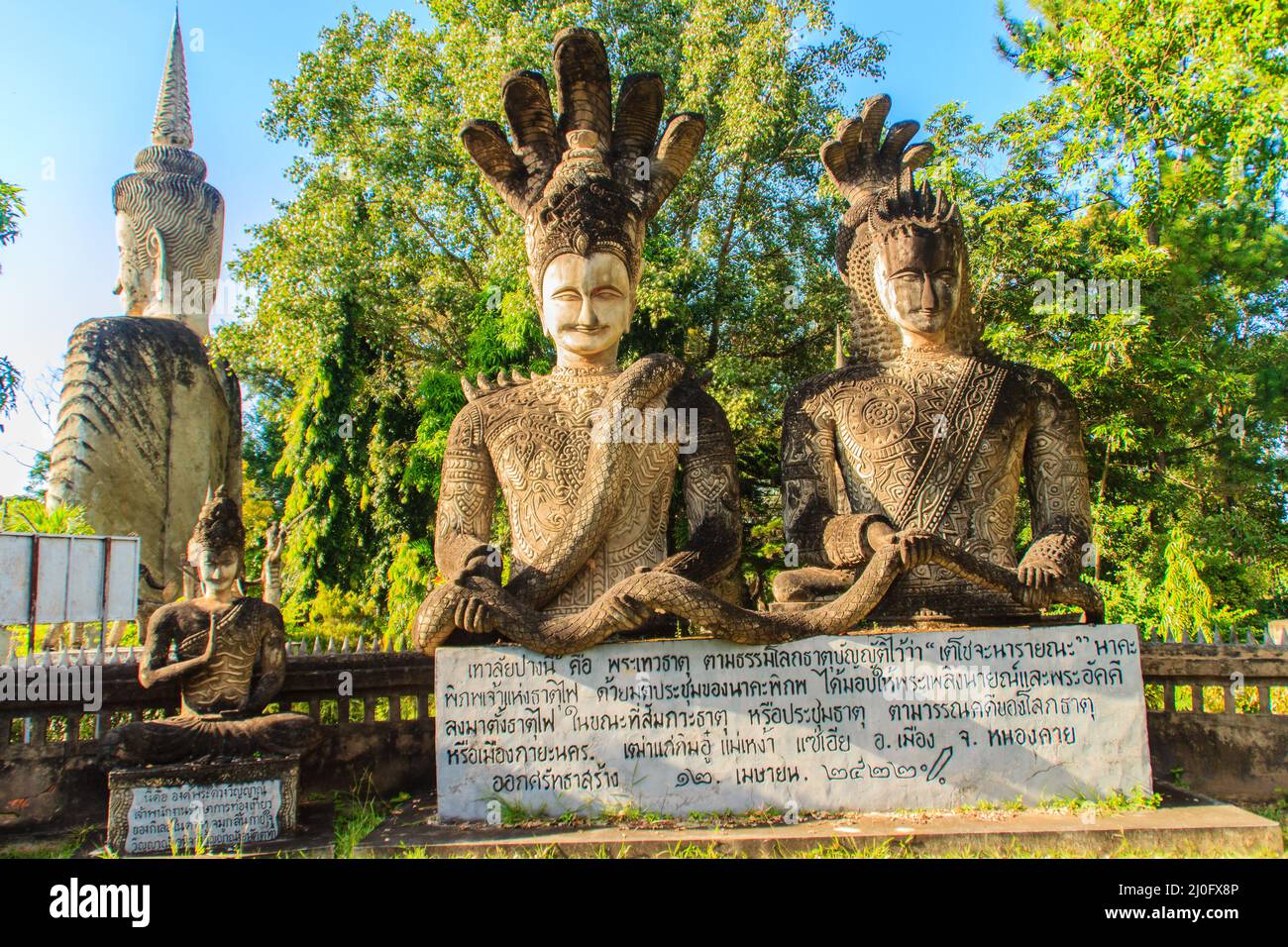 Divine of Elements a Sala Keoku, il parco di gigantesche e fantastiche sculture in cemento ispirate al Buddismo e all'Induismo. È locat Foto Stock