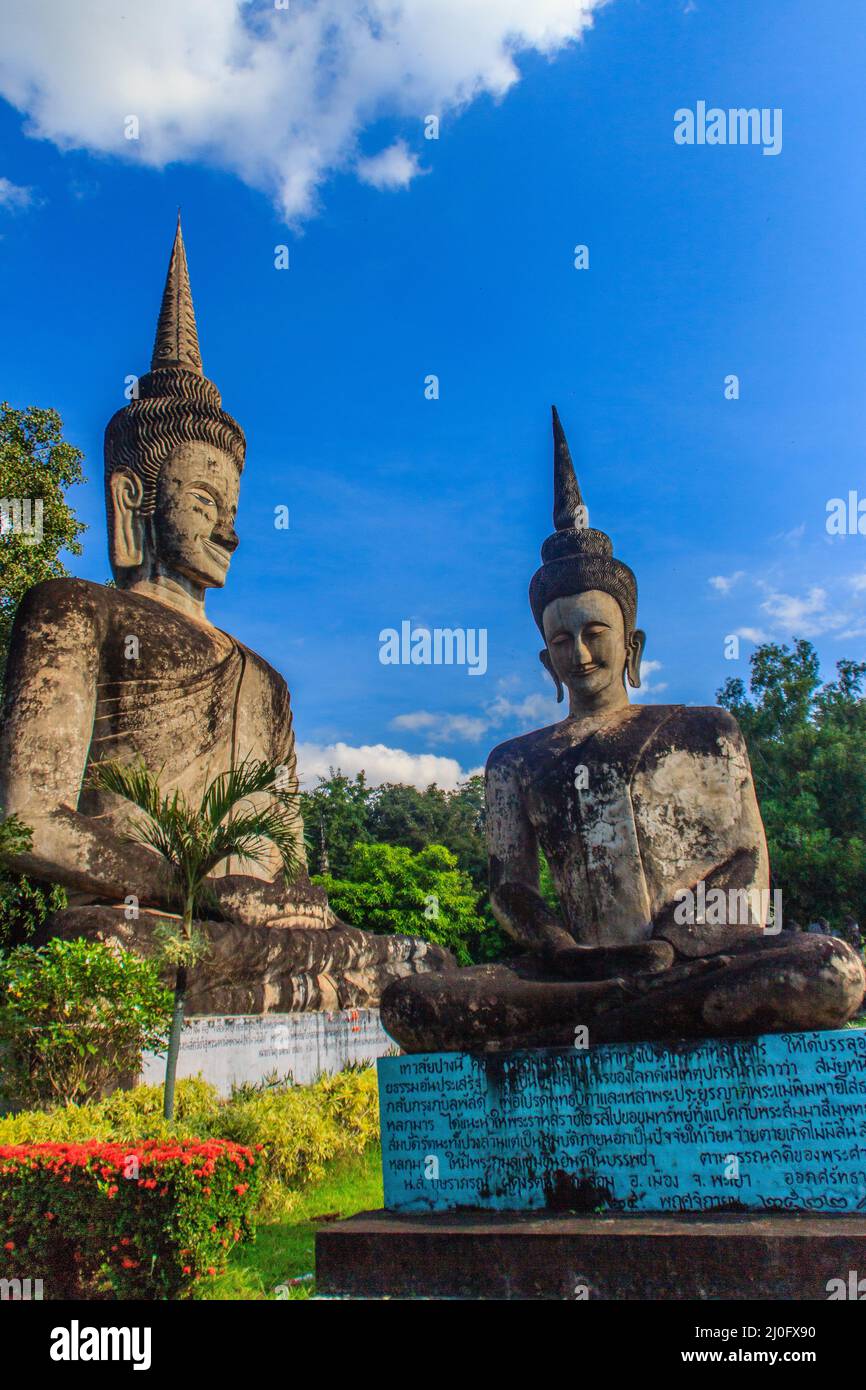 Il Buddha si trova a Sala Keoku, il parco di gigantesche e fantastiche sculture in cemento ispirate al Buddismo e all'Induismo. È loca Foto Stock