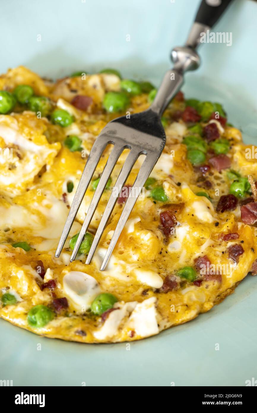 Frittata italiana sul piatto Foto Stock