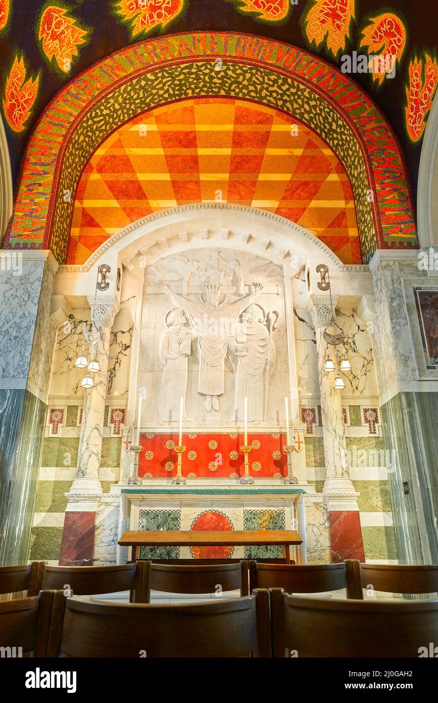Altare nella cappella cristiana cattolica di San Giorgio e dei Martiri inglesi, Cattedrale di Westminster, Londra, Inghilterra. Foto Stock