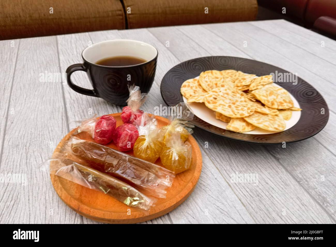 Keripik tempeh croccanti chip, cibo tradizionale di Indonesia, Giacarta, Indonesia Foto Stock